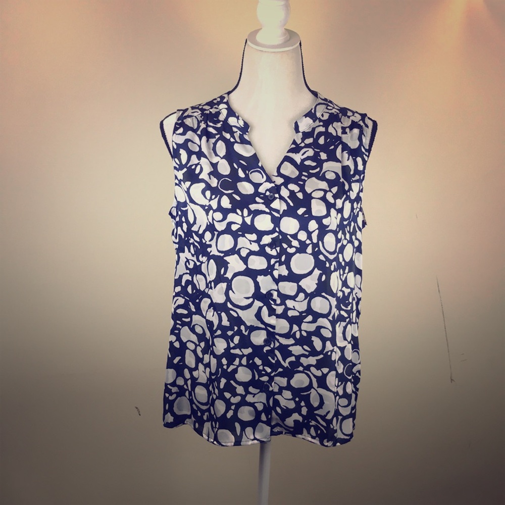NWT Nine West blue and white print top size 8